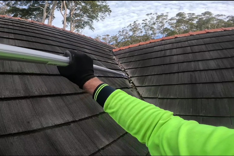 
Expertise in gutter cleaning with extended poles for flawless valleys on steep roofs in nowra